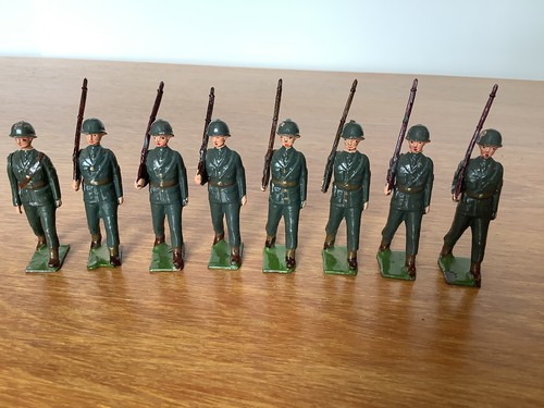 Britains lead soldiers - britains,