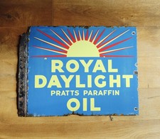 Vintage Royal Daylight Pratts