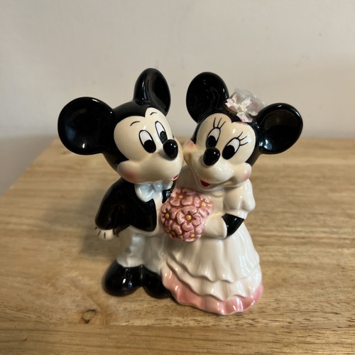 Disney mickey and minnie - mickey,