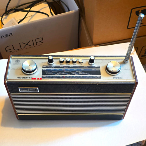 Roberts r606 portable radio - roberts,