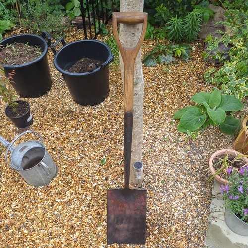 Vintage garden spade bulldog - vintage,