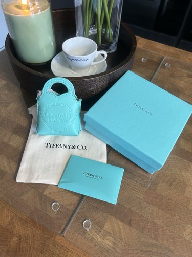 Tiffany return to - &,