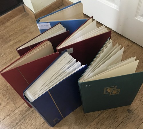 Various sized stockbooks - sized,