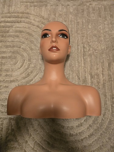 Female realistic wig head - realistic,