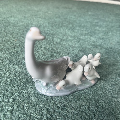 Lladro mother x ducklings - x,