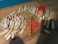 LARGE QUANTITY BRIO WOODEN TRAIN TRACK/BRIDGE/SLOPES/SHED
