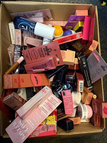 Items mixed brands makeup - brands,