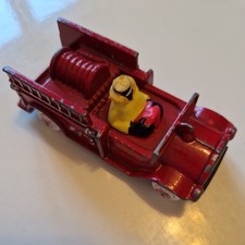 1988 ERTL W Bros Looney Tunes Daffy Duck Red Fire Engine Truck Die cast Car Toy