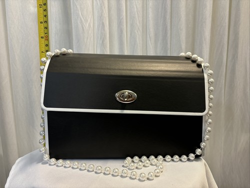 Black ladies handbag storage - ladies,