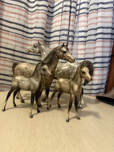 Breyer proud arabian family - breyer,