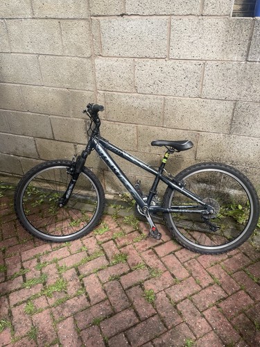 Trek mt220 mountain bike - mountain,