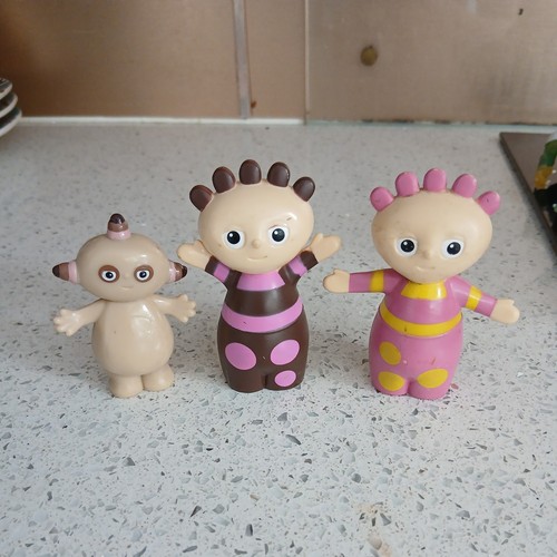 The night garden - garden, figures