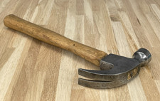 Vintage 16oz Claw Hammer Nail puller Carpenter Woodworking Tool