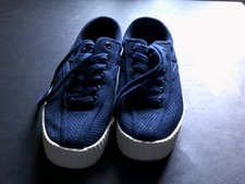 A PAIR OF TRAiNERS FROM TRETORN SIZE UK 4