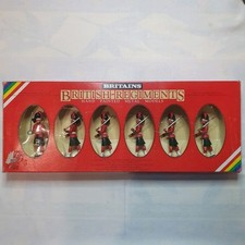 BRITAINS BRITISH REGIMENTS 7238 PIPER & 5 SCOTS GUARD MINT