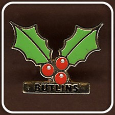 BUTLINS HOLIDAY CAMP CHRISTMAS RANGE XMAS HOLLY 2005 METAL PIN BADGE