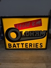 VINTAGE OLDHAM BATTERIES LIGHT BOX ILLUMINATED 3D PERSPEX WALL SIGN 20”MAN CAVE