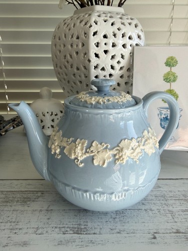 Wedgwood embossed queensware - wedgwood,