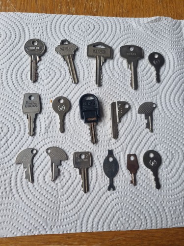 Old vintage keys mixed - 16,