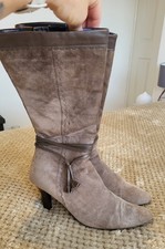 Lovely Beige Mid Calf Boots by Clarks. Wide Fit. Size 5½. Good Condition ❤️