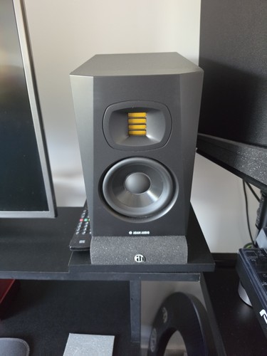 Adam audio tv5 monitors - audio,