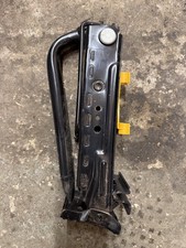 genuine ford fiesta, fusion,focus 98-05 scissor  jack & wheel brace 98ab-17080
