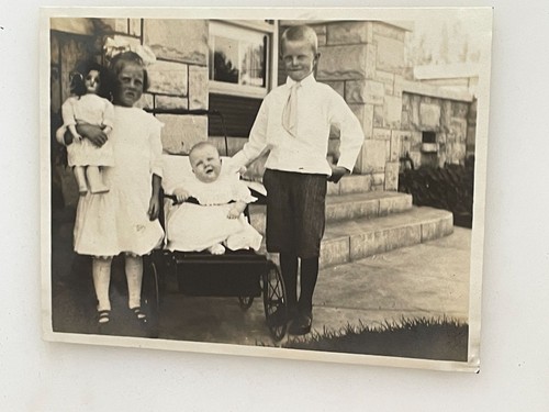 Vintage eerie photo siblings - vintage,