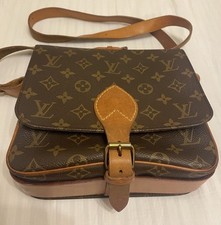 LOUIS VUITTON Paris LV