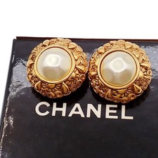CHANEL Logo Round Immitation Pearl Earrings Clip-On Gold White France 69RL491