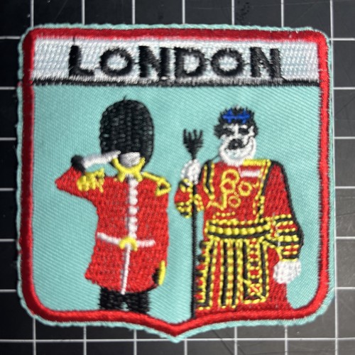 London beefeater badge - london,