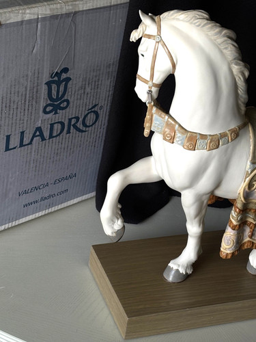 Lladro statue regal steed - lladro, statue"a