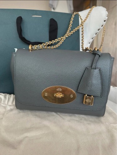 Mulberry lily shoulder and - shoulder,