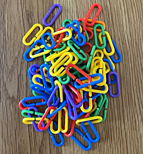 100 multicolour plastic links - 100,