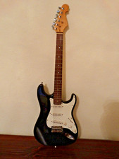 1x Vintage - Electric Guitar-Stratocaster Style-Black+White-Black Fabric Bag -