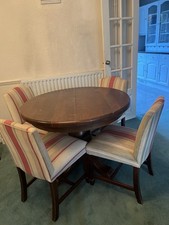 Round/oval Dining Table And Chairs