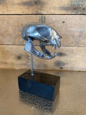 Silver skull on marble small