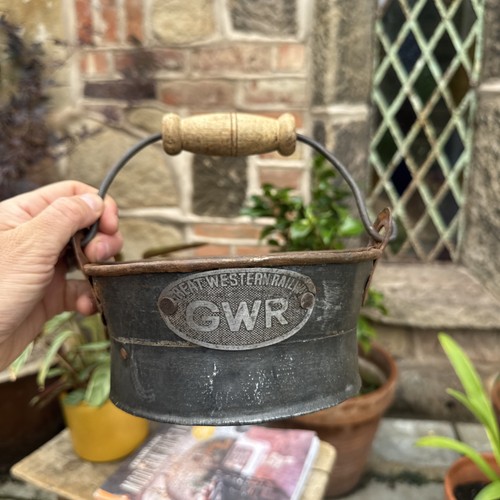 Gwr bucket planter with wood - bucket,