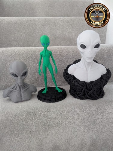 Alien trio display - trio,