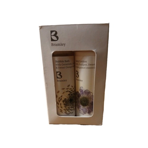 Bramley astrantia luxurious - bramley,