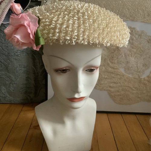 Vintage wide saucer woman - wide,