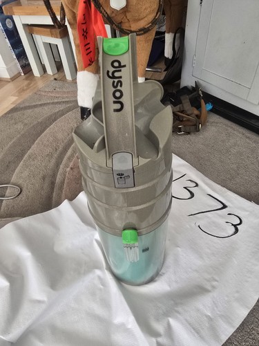 Dyson dc04 vacuum cleaner - dyson,