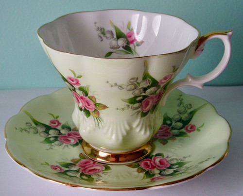 Royal albert lily the - albert, of