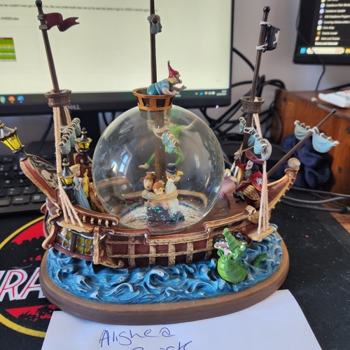 Peter pan snowglobe perfect - peter,
