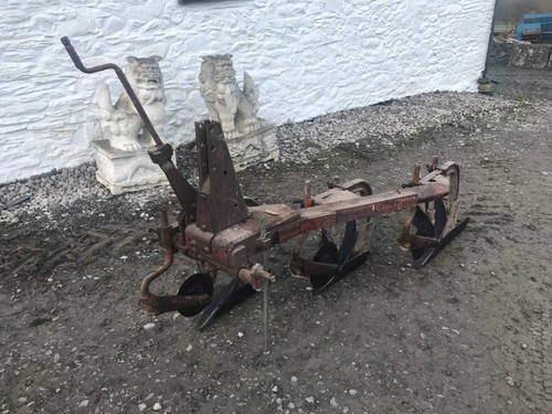 Massey ferguson 3 furrow - -,