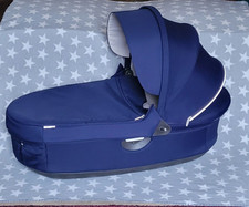 Stokke Crusi Trailz Carrycot in Navy Blue