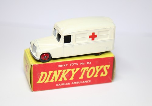 Dinky 253 daimler ambulance - ambulance, in