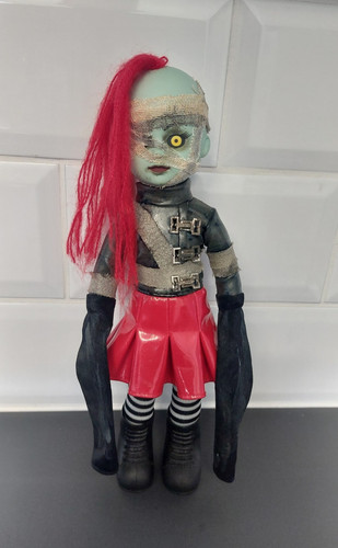 Living dead dolls - living, doll