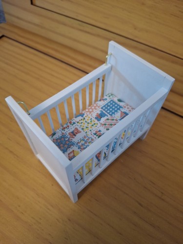 Dollshouse white wooden - 1/12,