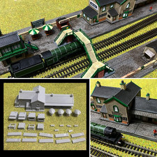 N Gauge 1/148 Model Train Railway Layout Station Platform Buildings + Scenery