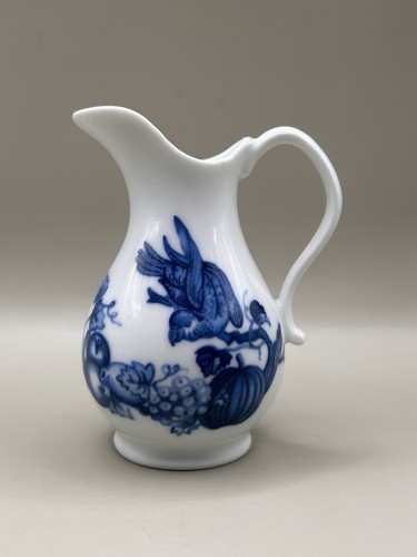 Royal worcester parrot pecking - royal,
